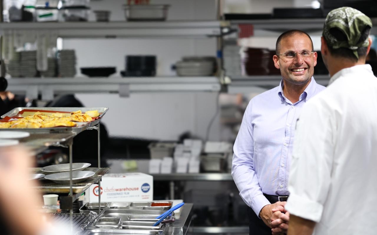 PRESS RELEASE BY THE OFFICE OF THE PRIME MINISTER Prime Minister meets Gozitan chef Giovann Attard at Aqua Roma in New Y