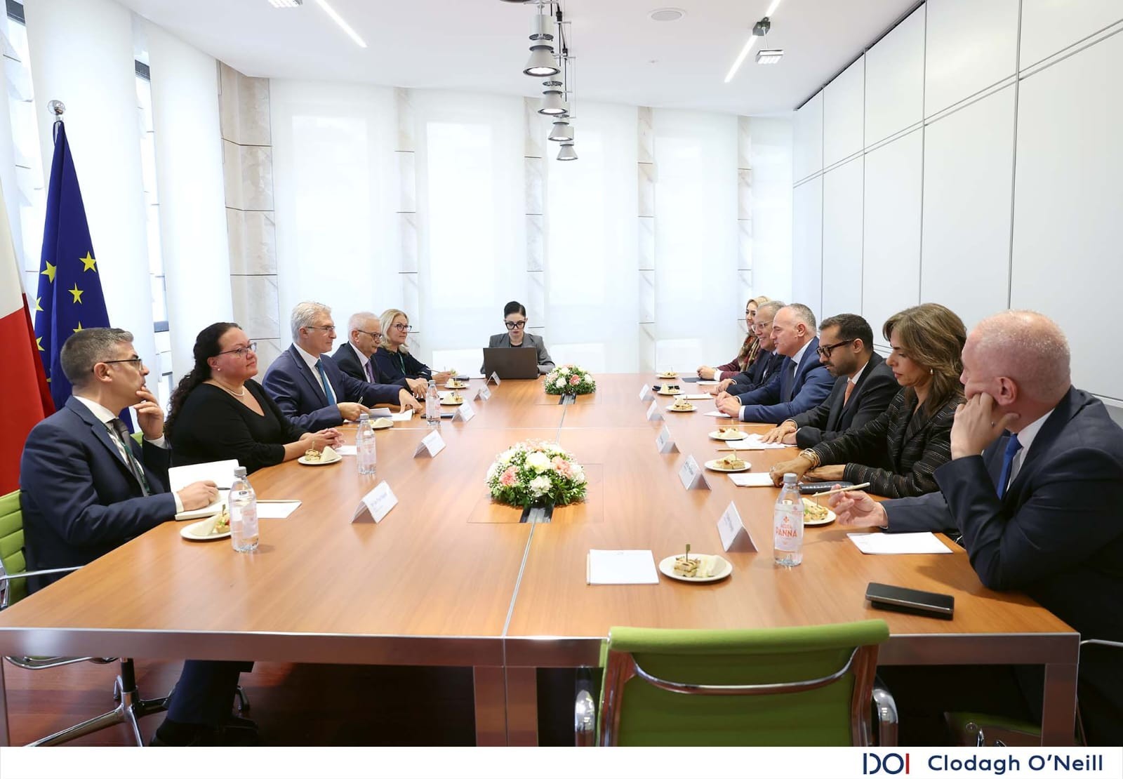 COMUNICATO STAMPA DELL'UFFICIO DELLO SPEAKER Lo Speaker della Camera dei Rappresentanti incontra gli ambasciatori di Paesi arabi e isl