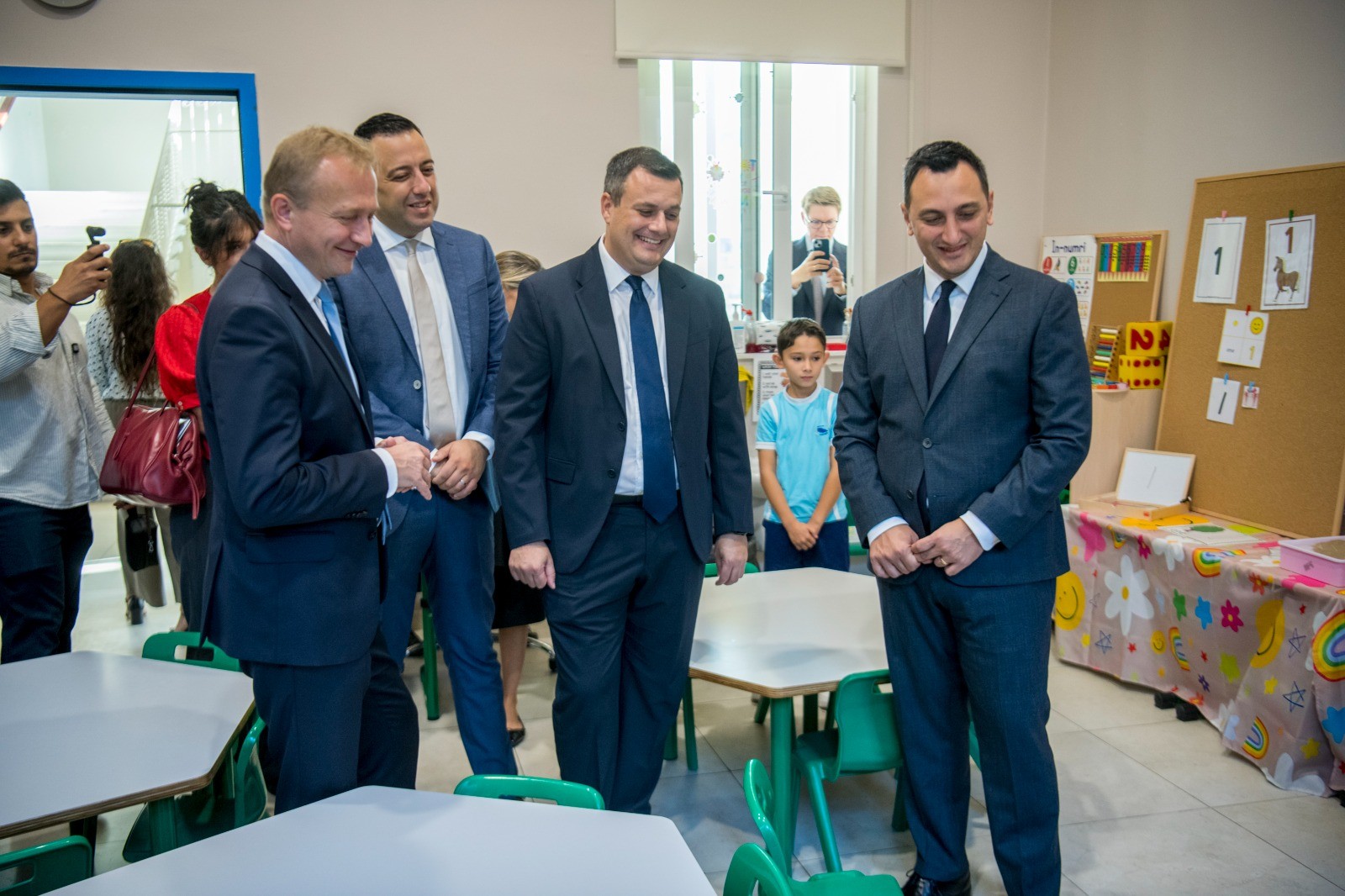Commissari europei Serafin e Micallef in visita alla scuola di Nadur a Gozo