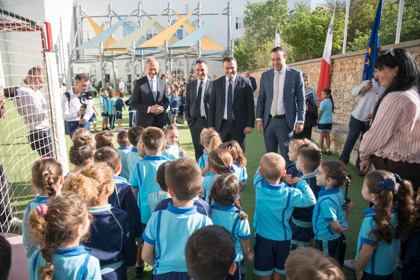 Commissari europei Serafin e Micallef in visita alla scuola di Nadur a Gozo