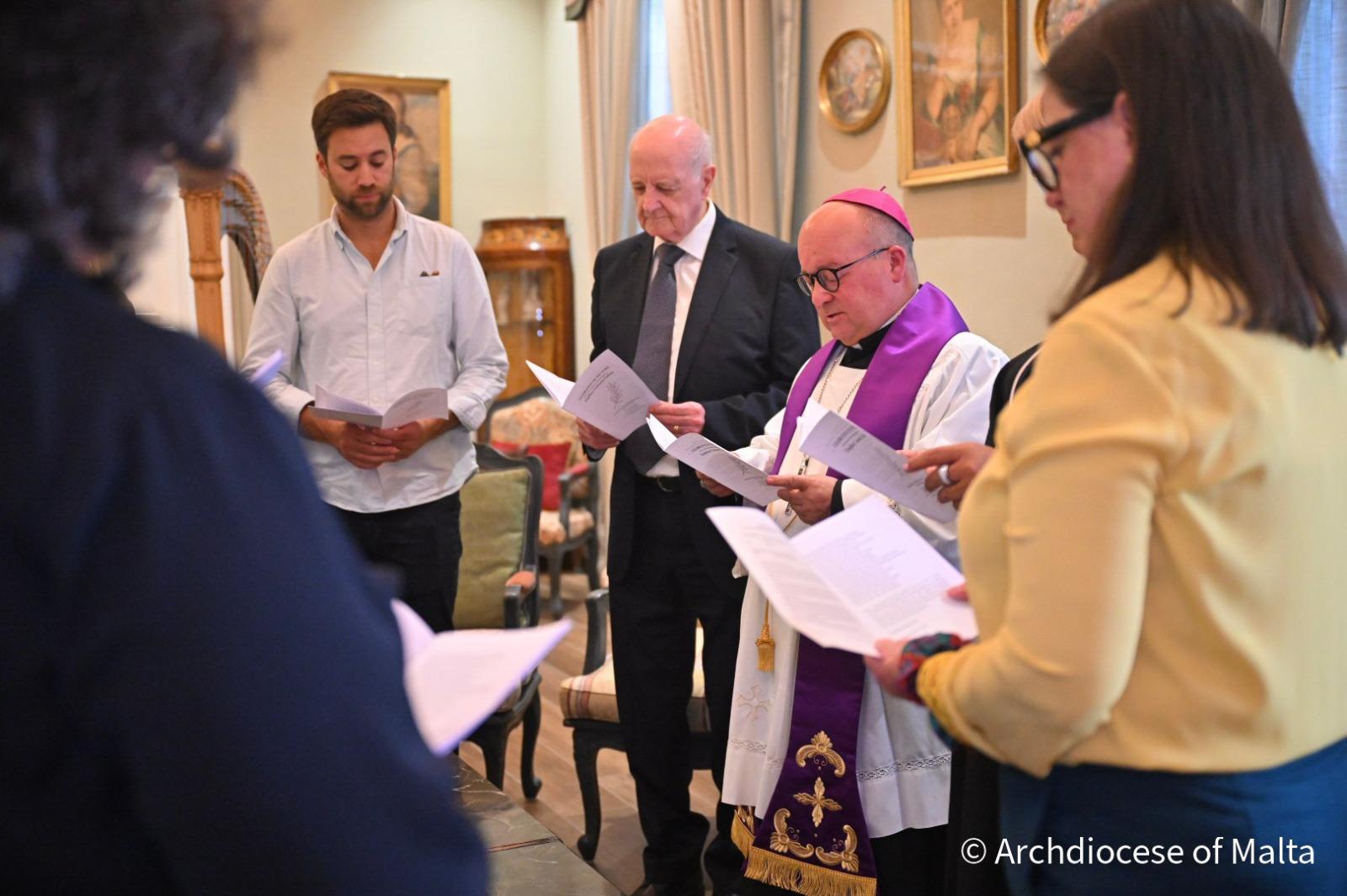 Archbishop Charles Scicluna praying with Daphne Caruana Galizia's family ahead of the vigil. Photo: Archdiocese of Malta