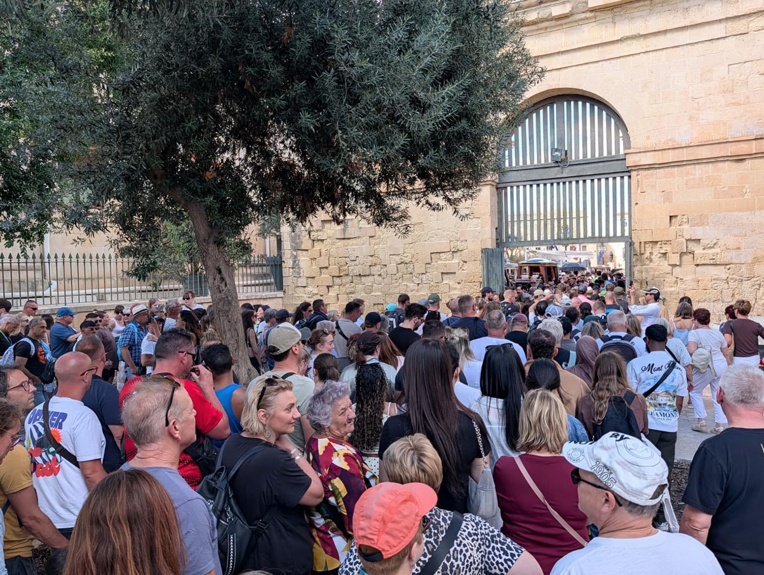 The bottleneck of tourists trying to exit the gardens on a Wednesday. Photo: Chris Sant Fournier
