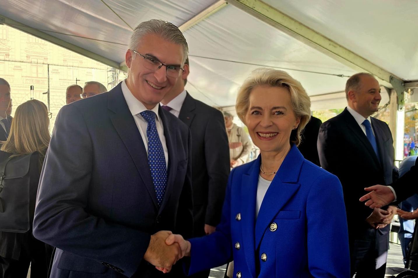 Carmelo Abela con Ursula von der Leyen, presidente della Commissione UE. Foto: Office of the Speaker