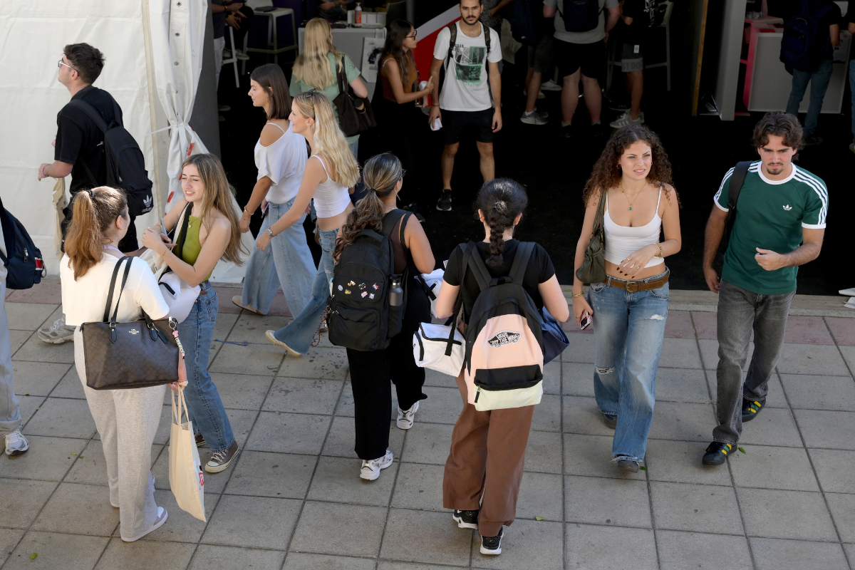 Students walking around campus during Freshers' Week. Photo: Matthew Mirabelli