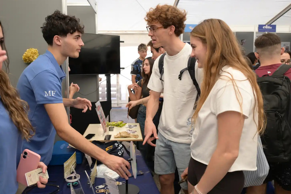 A student organisation talking to students. Photo: Matthew Mirabelli