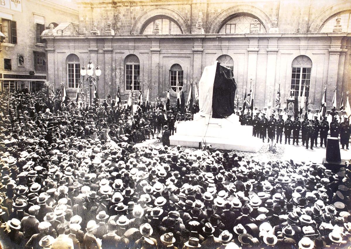Cartolina dell’inaugurazione del monumento del Grande Assedio.