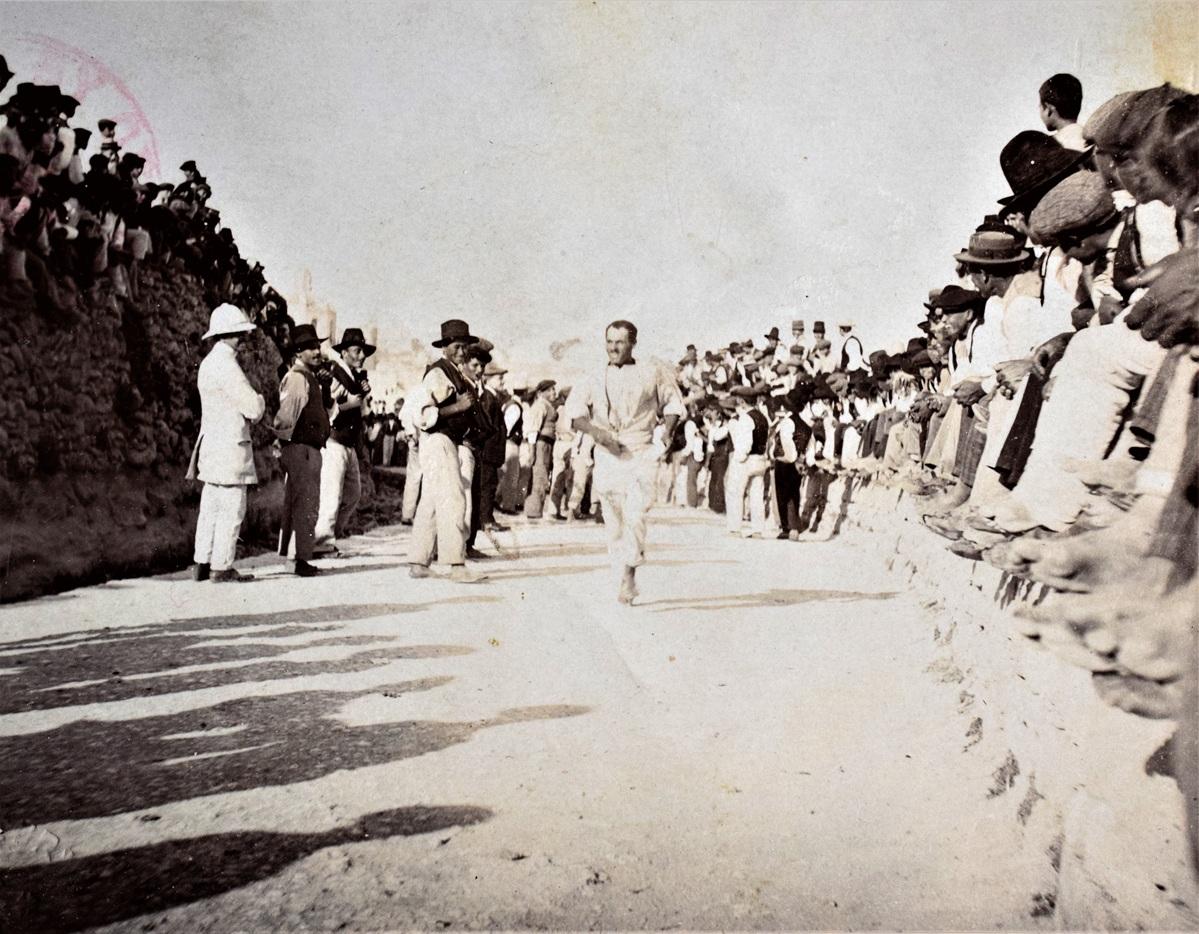 Corsa di villaggio del 1913 a Kerċem.